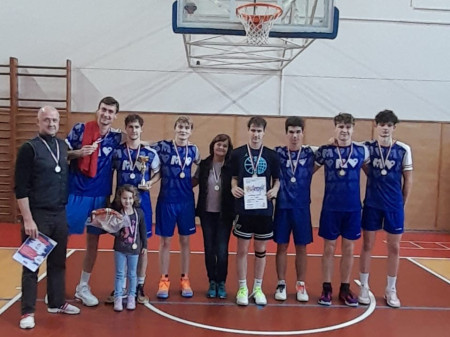 Basketbalový tým postoupil do kvalifikace na republikové finále!
